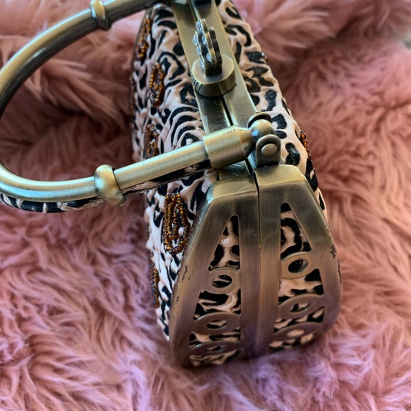 Hand beaded evening 🐆👛 - Picture 3 of 8